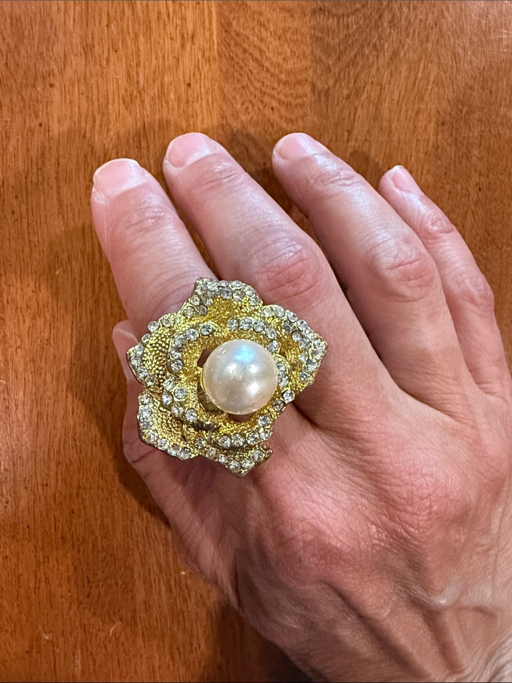 Vintage Gold Tone Faux Pearl Floral Cocktail Ring Size 9